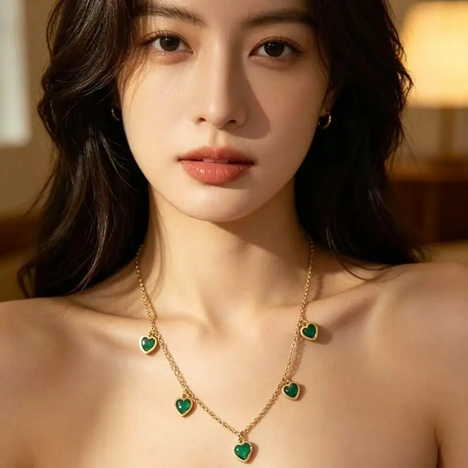 170-Kalung hati zamrud yang manis, hadirkan nuansa elegan dan penuh cinta di setiap tampilanmu.