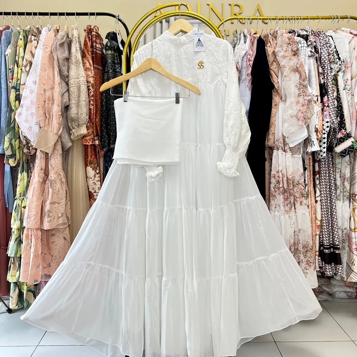 Dress shellasaukia brukat