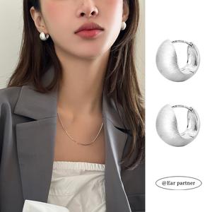 EAR PARTNER-ブラッシュド ラウンドボールピアス レディース メタルクールスタイルピアス ユニークデザインのスタッズ 新作ベストセラーピアス（eh-1850）