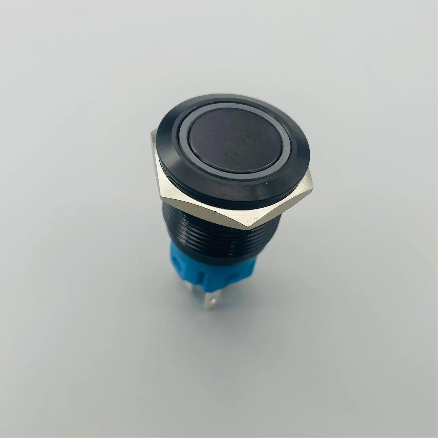 Công tắc nút, đầu phẳng tròn 19MM, có đèn, vỏ đen, tấm đen, không thấm nước IP65, đặt lại tự khóa, 1NO1NC1COM, dòng điện 3A-5A, thích hợp để khởi động