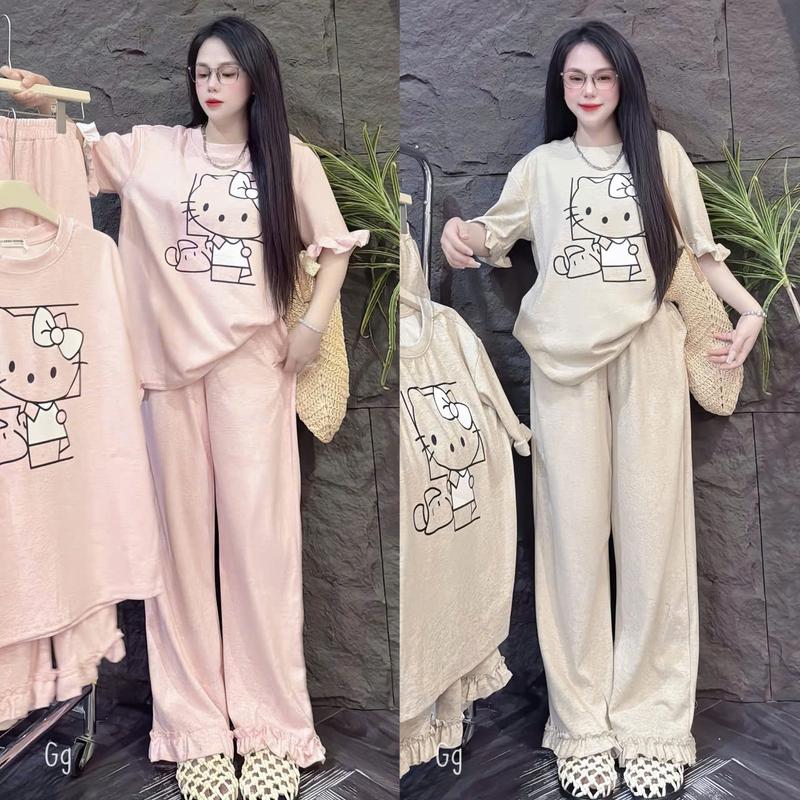  Set đồ bộ nữ 2 màu chất thun tăm in họa tiết hoạt hình thiết kế áo from rộng ngắn tay phối quần dài ống xuông viền bèo trẻ trung nhẹ nhàng xinh xắn cho các nàng đi chơi đi du lịch. Women Top 