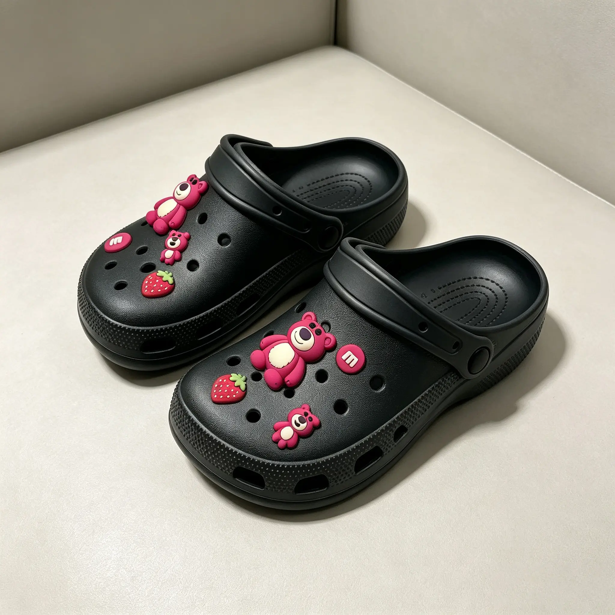 SanPolos Couple Unisex, Empuk Anti Slip, Sandal Santai Rumah, Bisa Pasang Hiasan Pin Sepatu, Banyak Pilihan Warna