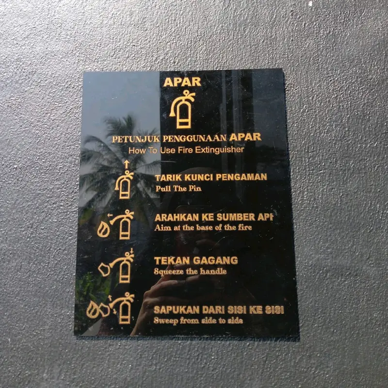 Signage APAR | Sign Alat Pemadam Api Ringan - Black Acrylic 1