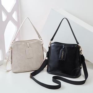 กระเป๋าทรงถังหนังวินเทจ รุ่นใหม่ 2025 สไตล์ยุโรป ใบใหญ่จุของกระเป๋าหนังวินเทจสุดหรูระดับไฮเอนด์