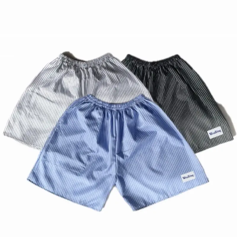 Hitam, Putih, Biru Muda