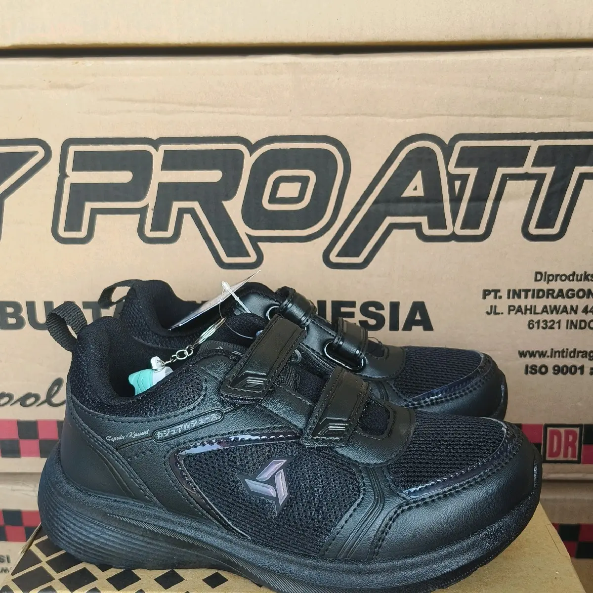 Sepatu Sekolah Pro Att Perekat IVO 550 V / 556 V