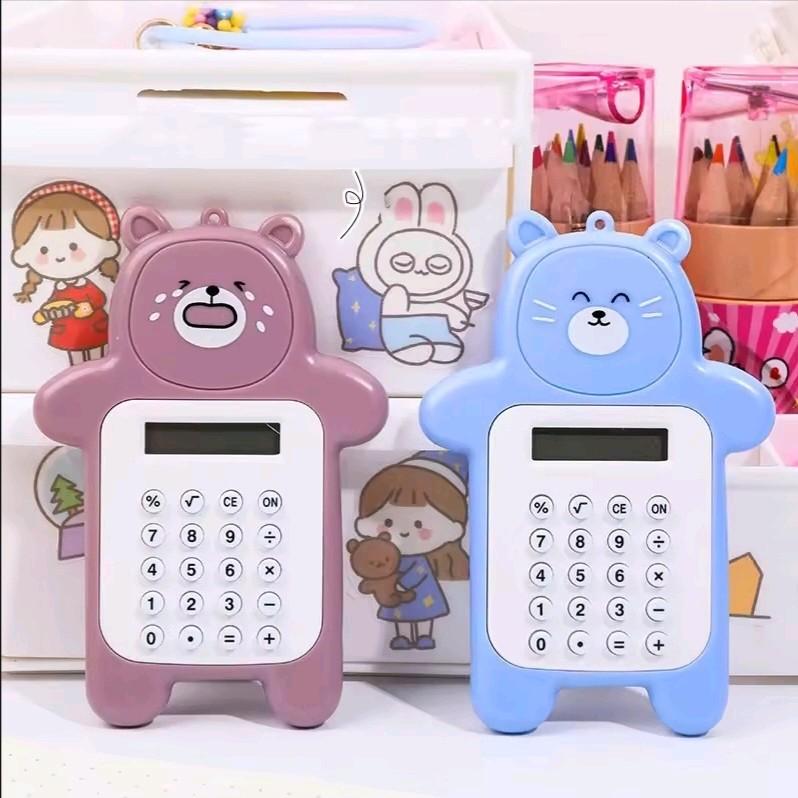 Calculator Mini Portable Motif Bear/Kalkulator Saku 8 Digit Travel Karakter Cute Warna Warni/Tombol Karet/Cocok Untuk Menghitung Perkalian Penjumlahan Pengurangan dan Pembagian/Berkualitas/Mudah Dibawa/ Peralatan Sekolah Kuliah Kantor - FR GALLERY 5
