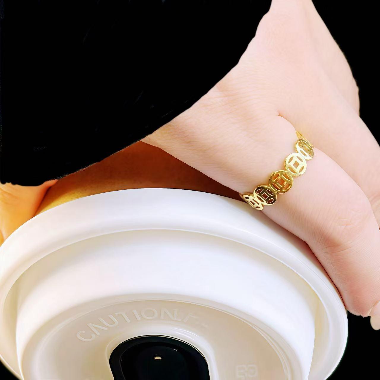 Set Cincin Gelang Pembawa Keberuntungan Model Terbaru Bahan Titanium Steel Anti Karat & Anti Pudar Beli 1 Gratis 1 Aksesori Harian Desain Simple Cocok Pakai Sehari-hari