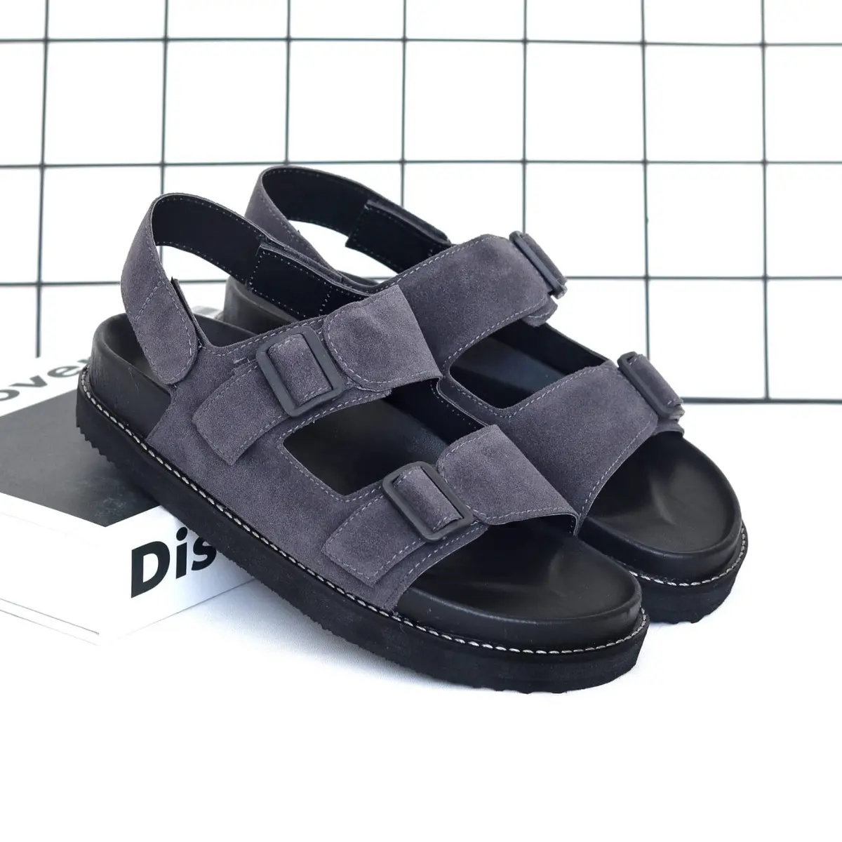MONAS Gunys Sandal Gunung Pria Kulit Suede Kasual Slide Velcro Hitam