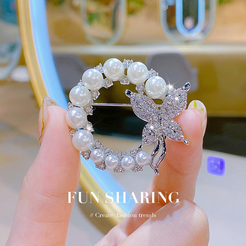 Product Introduction of Butterfly Brooch Flower, Fashion, Multi-functional Accessories, Decoration, Collar Accessories black  tie  wedding running  belt mantilla  veil calm  belt tudung  selendang  letak  atas  bahu buckle  bunny beanie  hat  central  cee belts garterbelt flip s 10