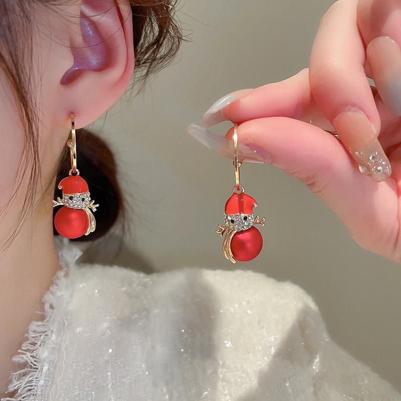 Product Introduction of New autumn and winter silver needle studded pearl snowman Christmas earrings with fashionable design and versatile temperament 4
