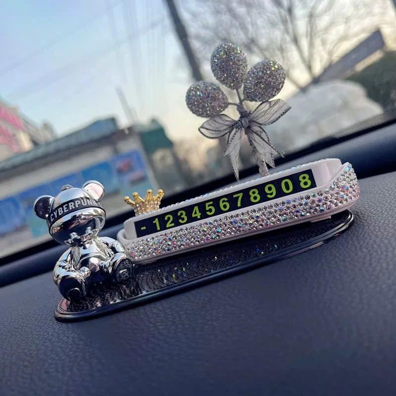 Bảng báo số điện thoại trên taplo xe hơi Gấu Cyberpunk bling Bảng số gấu BearBrick Mạnh Tuấn Autocar