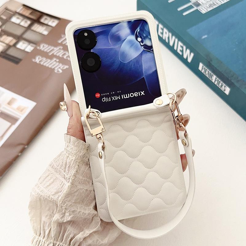This small, elegant fragrance design is perfect for Mixflip phone cases. It’s foldable, fashionable, features a diamond-patterned leather texture, and offers protection in a Japanese and Korean style.