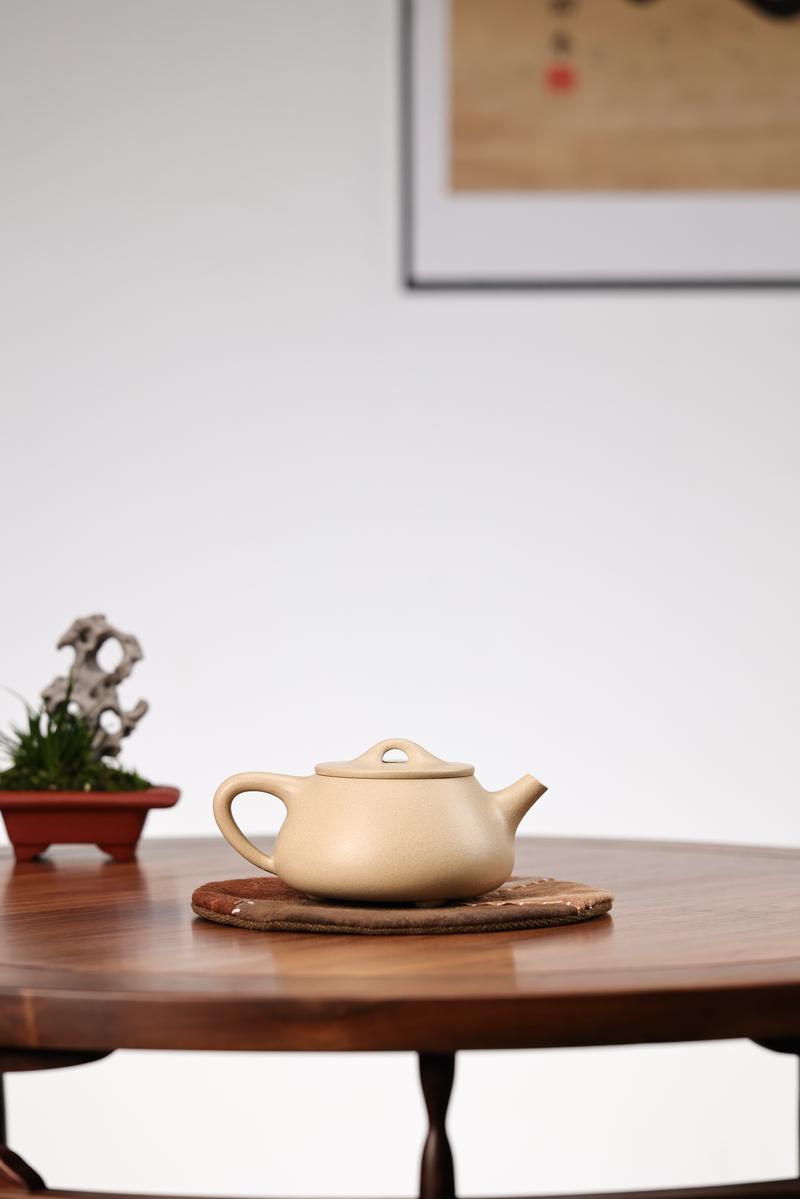 Product Introduction of Chinese Yixing purple clay teapot 100% natural purple clay teapot Huanglongshan Benshan green clay teapot 200 ml 6