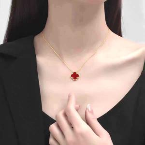 Internet celebrity light luxury titanium steel temperament high-end version lucky clover titanium steel double-sided necklace pendant high-end collarbone chain necklace