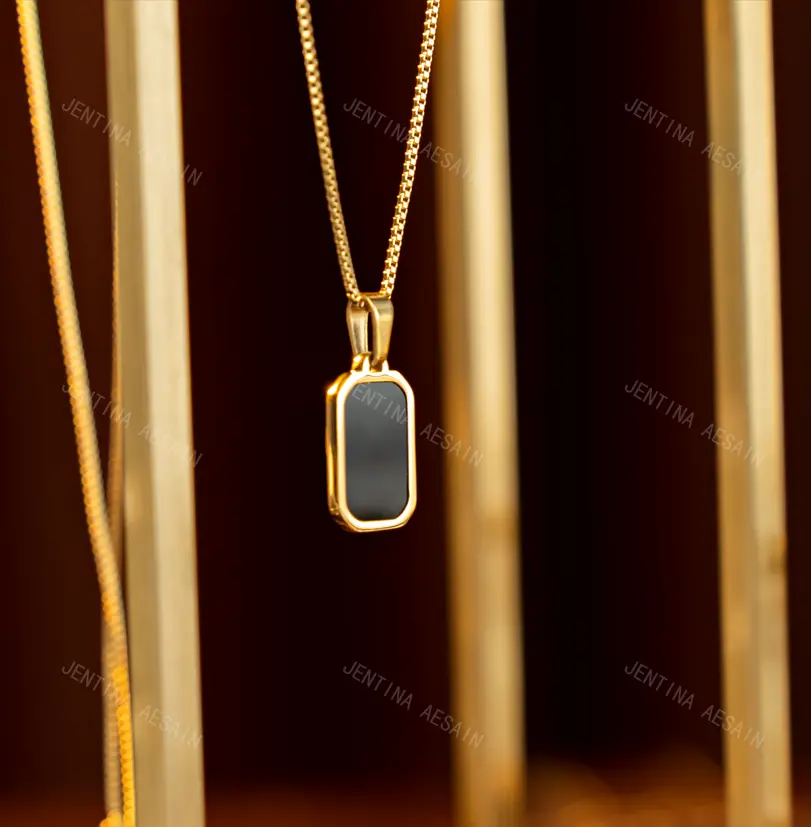 019 Kalung wanita rantai titanium liontin persegi geometris warna hitam serta teks aesthetic anti luntur elegant klasik