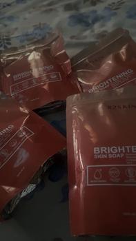 Product Review of R2SKIN Sabun Gluta Brigthening Skin 7x Mencerahkan Kulit - 4 PCS - Memutihkan Sabun Pencerah Kulit Aman Busui dan Bumil - Soap - Mandi Tubuh from M**4 3