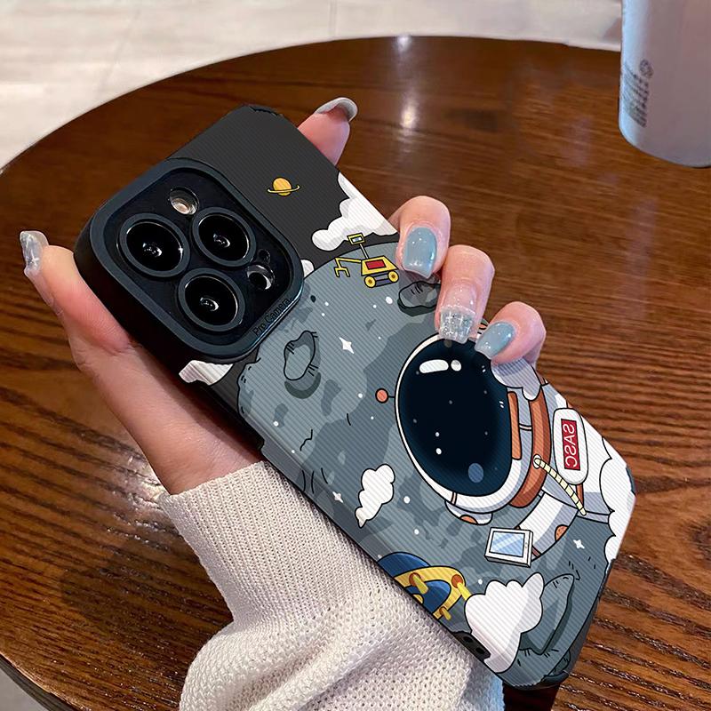 Vỏ cho iPhone 7plus 6s plus 8plus xs max xr 11 12Pro 13 14promax 11Promax 12 13Pro 7g 14 họa tiết phi hành gia hoạt hình dễ thương nắp đầy đủ bảo vệ ống kính họa tiết da chống rơi vỏ mềm Phụ Kiện Silicone