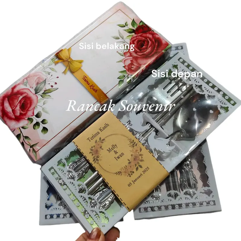 Isi 50 Set Souvenir Sendok Garpu Sumpit Stainless Wayang Kemasan Box Mika + Kartu Ucapan Coklat Request Nama Warna Cantik souvenir Pernikahan Ulang tahun Hadiah 1