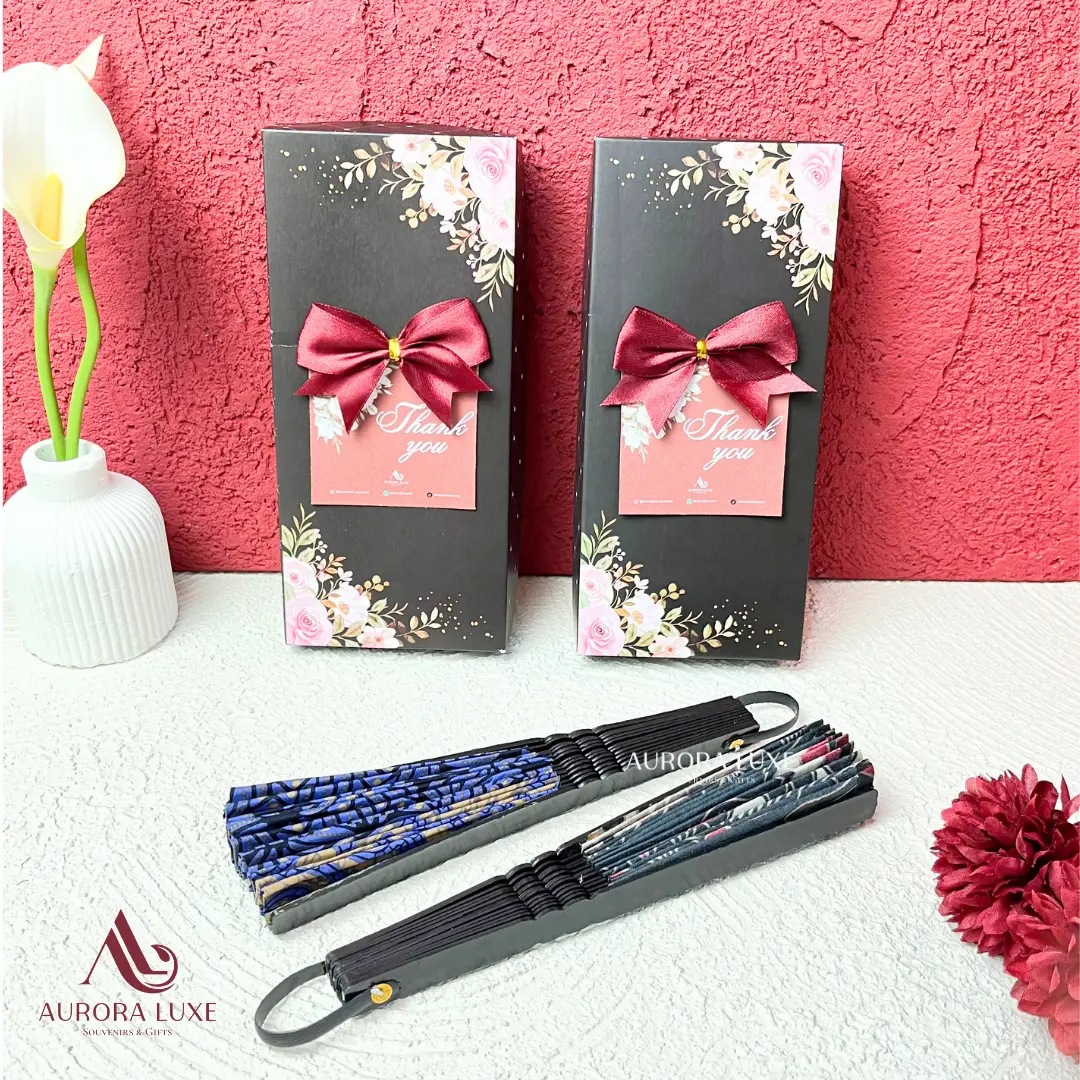 Souvenir Kipas Batik Jumbo Gagang Plastik Hitam Kipas Tangan Unik Sepasang isi 2 pc Motif Random Ukuran 21 cm x 39 cm Souvenir Nikah Gift Include Box Exclusife Flower