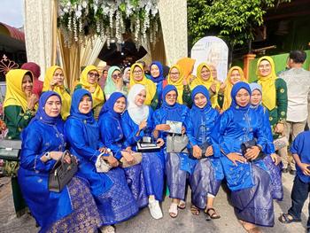 Product Review of Setelan Taffeta Songket Modern Dan Elegan- Baju Kurung Kondangan Mewah Bridal Payet Modern Terbaru 2025 Dress Wanita Atasan Panjang Pesta Dewasa from Y**i A**i ** D**t 1