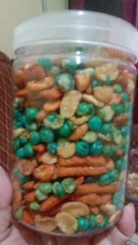 Product Review of (500gr) kacang koro campur/mix Snack Goreng from t**5 0