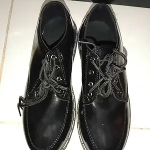 Sepatu Docmart Pria Oxford Tali Hitam Formal Kerja Casual Shoes Pantofel Karet Kulit Sintetis Premium Anti Slip Desain Elegan Serbaguna Tersedia Ukuran 39-43 Kualitas Terjamin