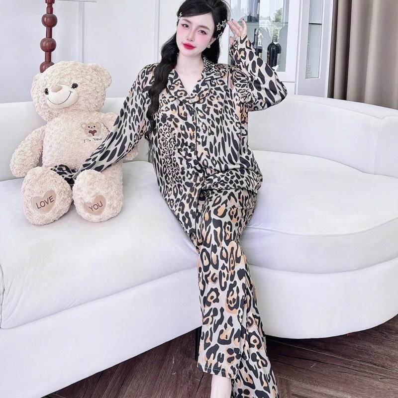  Đồ bộ pyjama mặc nhà lụa latin cổ vets  in hoạ tiết beo nâu đen sang trọng  có bigsize 90kg 