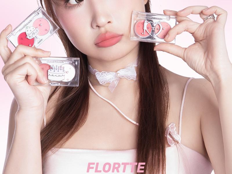 Product Introduction of Kem má hồng hai màu Flortte, dạng kem đa năng, kết cấu kép, có thể sử dụng nhiều cách khác nhau, tăng độ sáng cho gương mặt, tạo lớp trang điểm tự nhiên, 3.2g, 6 mẫu để chọn lựa 1