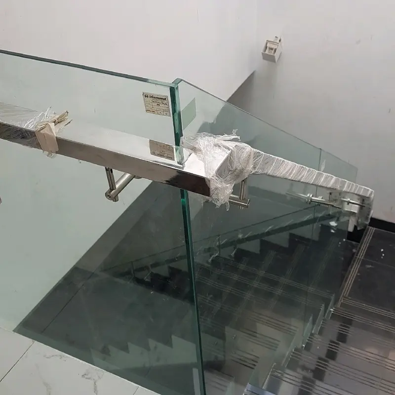 Railing tangga stainless steel kaca tempered. tangga besi 1