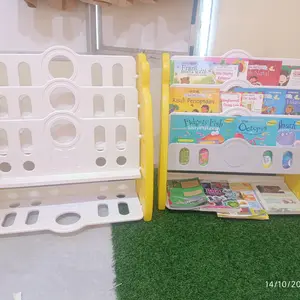Rak Buku Anak Motif Wortel M1507 4 Tingkat Penyimpanan Mainan & Buku Anak Desain Serbaguna dengan Slot Luas Molion