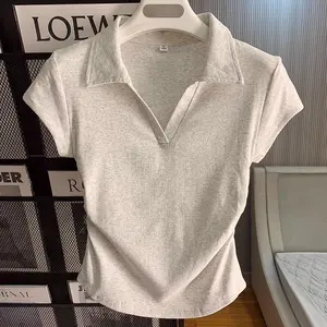 Kaos lengan pendek berkerah polo abu-abu Kaos lengan pendek berkerah polo abu-abu