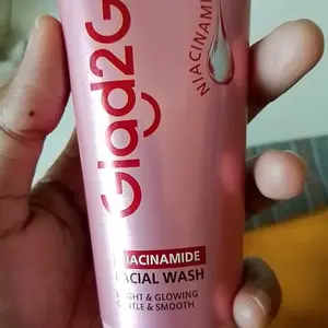 [New] Glad2Glow Niacinamide Serum Facial Wash-Pencuci Wajah Brightening Pembersih Pori Glowing Instant Ceramide Ectoin Sakura untuk Kulit Kusam Berminyak dan Sensitif Mencerahkan Melembabkan Menenangkan Cleanser70ml