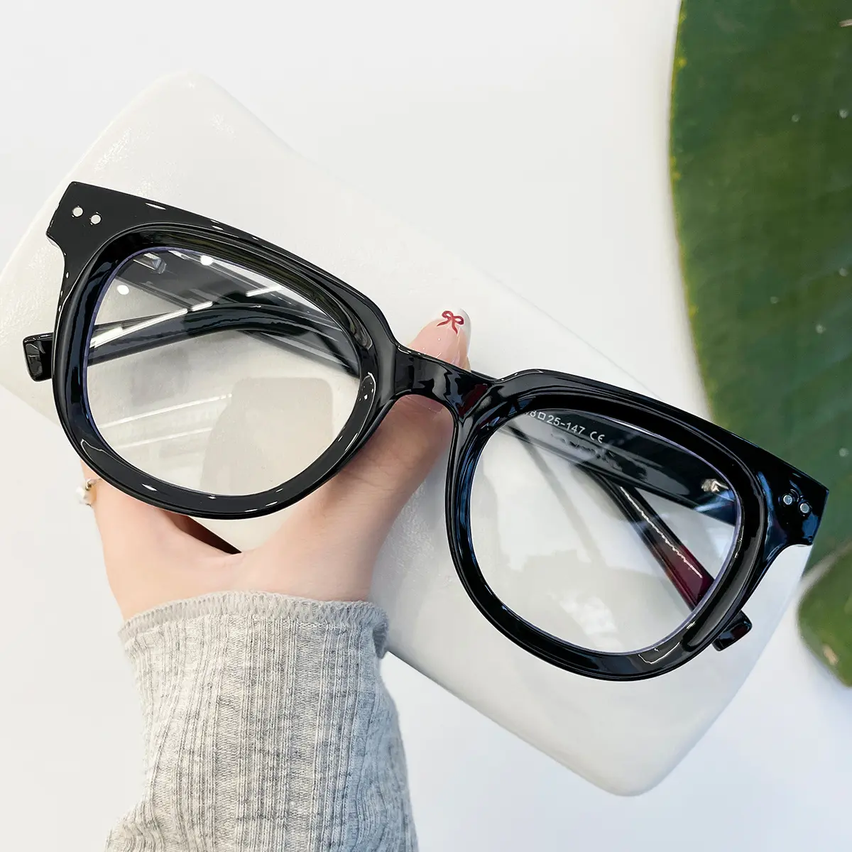 (BELI SATU GRATIS SATU) Frame Kacamata 2120 lensa bluecromic photocromic blueray bisa request minus clynder dan normal Eyewear Glasses