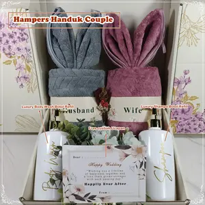 KADOINAJA Hampers Handuk Couple Set Lembut Kado Pernikahan Unik dan Menarik dengan 2 Handuk Motif Serasi Luxury Body Wash dan Shampoo Botol Refill Hadiah Pernikahan Original
