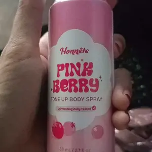 [READY STOCK] Honnete Pink Berry Tone Up Body Spray Mencerahkan Kulit Melembabkan Menghidrasi Sun Protection Wangi Seharian Halal BPOM