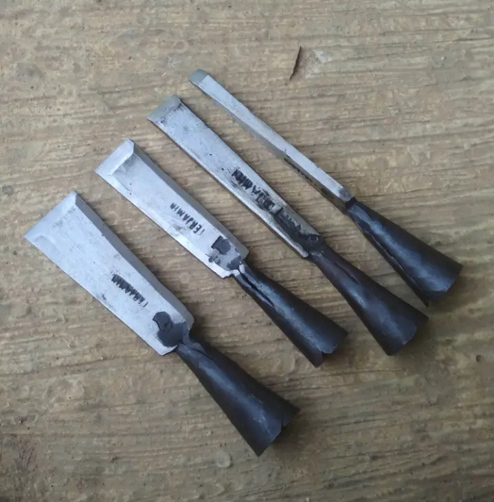 pahat / tatah kayu berbahan baja per