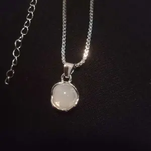 Kalung Liontin Kaca Bulay Alloy Silver Korea Wanita Cantik Kalsedon Putih/Kalung klavikula desain ceruk mewah ringan gaya baru