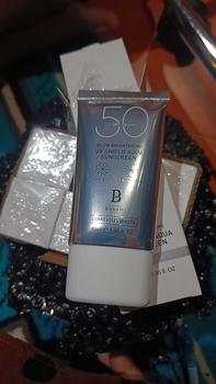 Product Review of ( BUNDLE ) Premiere Beaute Sunscreen SPF 50 PA+++ 40ml (BPOM ) isi 3pcs Sun creen No White wajah UV Shield Sun protect sunblok badan sunblcok wajah Luminous Tabir Surya Perlindungan Sinar UV Murah banget Semua Jenis Kulit sanscren from D**e 3