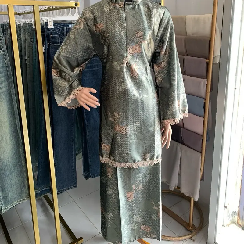 Set melayu silk mewah Setelan Wanita