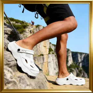 Clogs Pria Lubang 'Step On Cloud' Anti Selip Empuk untuk Aktivitas Pantai & Santai Ideal Semua Outfit Desain Empuk dan Anti Selip Sendal Sandal