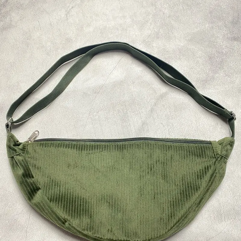 Tas selempang halfmoon corduroy kekinian full furing 1