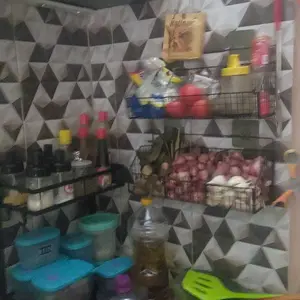 Rak Keranjang Sekat Dinding Dapur, Rak Tempel Gantung 3 Sekat, Rak Keranjang Bumbu Dapur Serbaguna Besi Penyimpanan Wadah Putih Multifungsi Sayuran