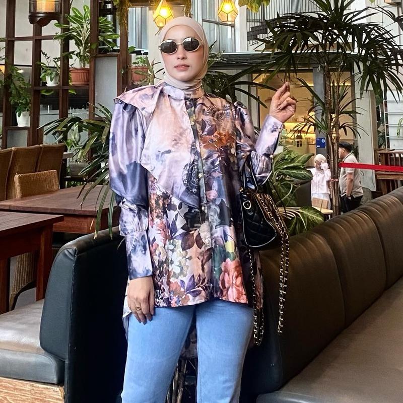 Blouse "SHOPIA"dengan motif bunga yang sangat  cantik 3