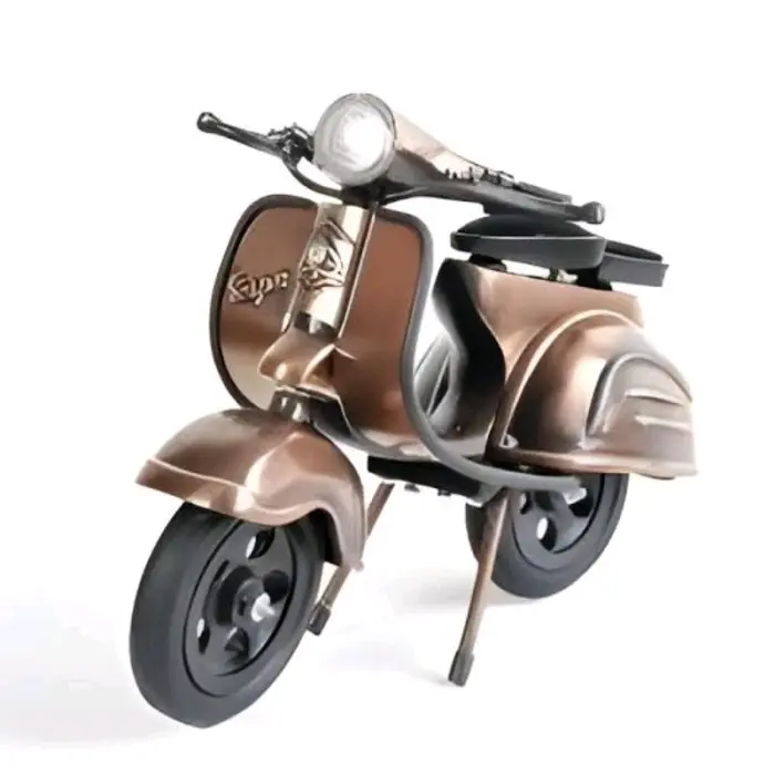 Miniatur vespa antik warna coklat dari besi