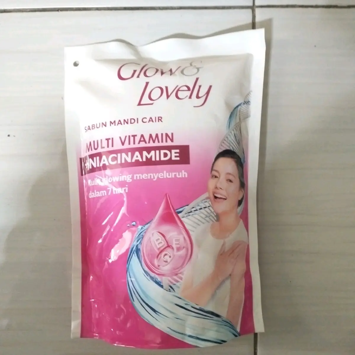 body wash glow lovely 400ml (random ping /ungu) bodycare beauty sabun glow glowing