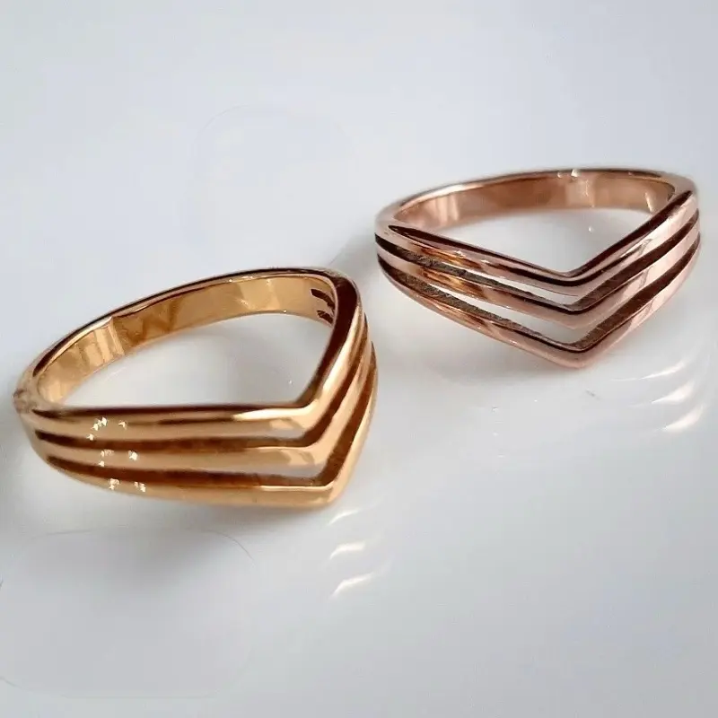 Cincin Titanium Wanita Perhiasan a Viva Model Elegan Untuk Penampilan Glamor cnt090 Hadiah Kulit Rings Wanita Gold