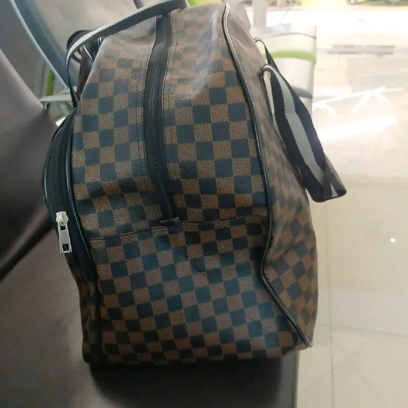 Tas Baju Kulit Sintetis Corak Viral Elle Travel 1