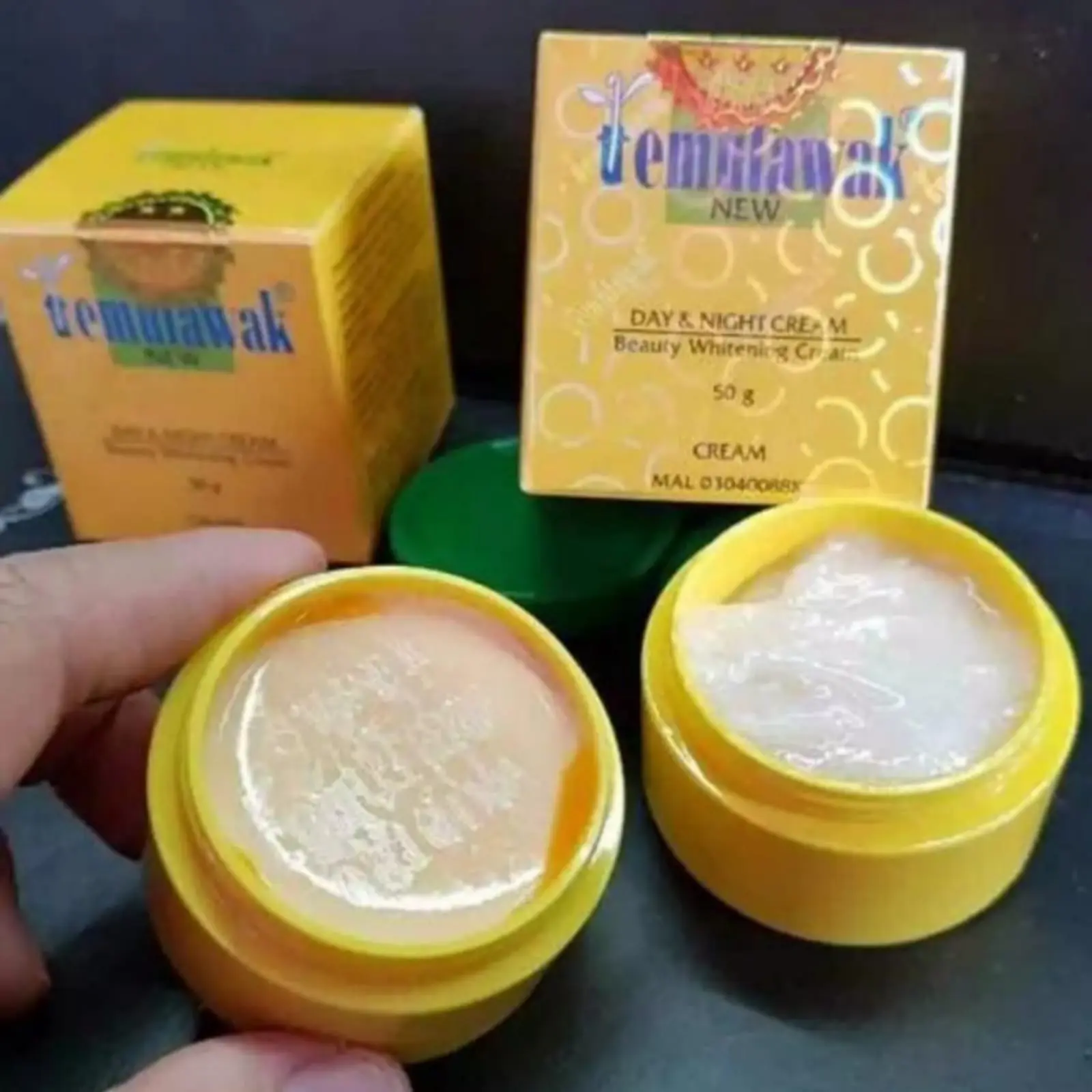 2pcs Cream Temulawak Siang+Malam Original Krim Pelembab Wajah ( 2pcs Krim Siang+2pcs Krim Malam )