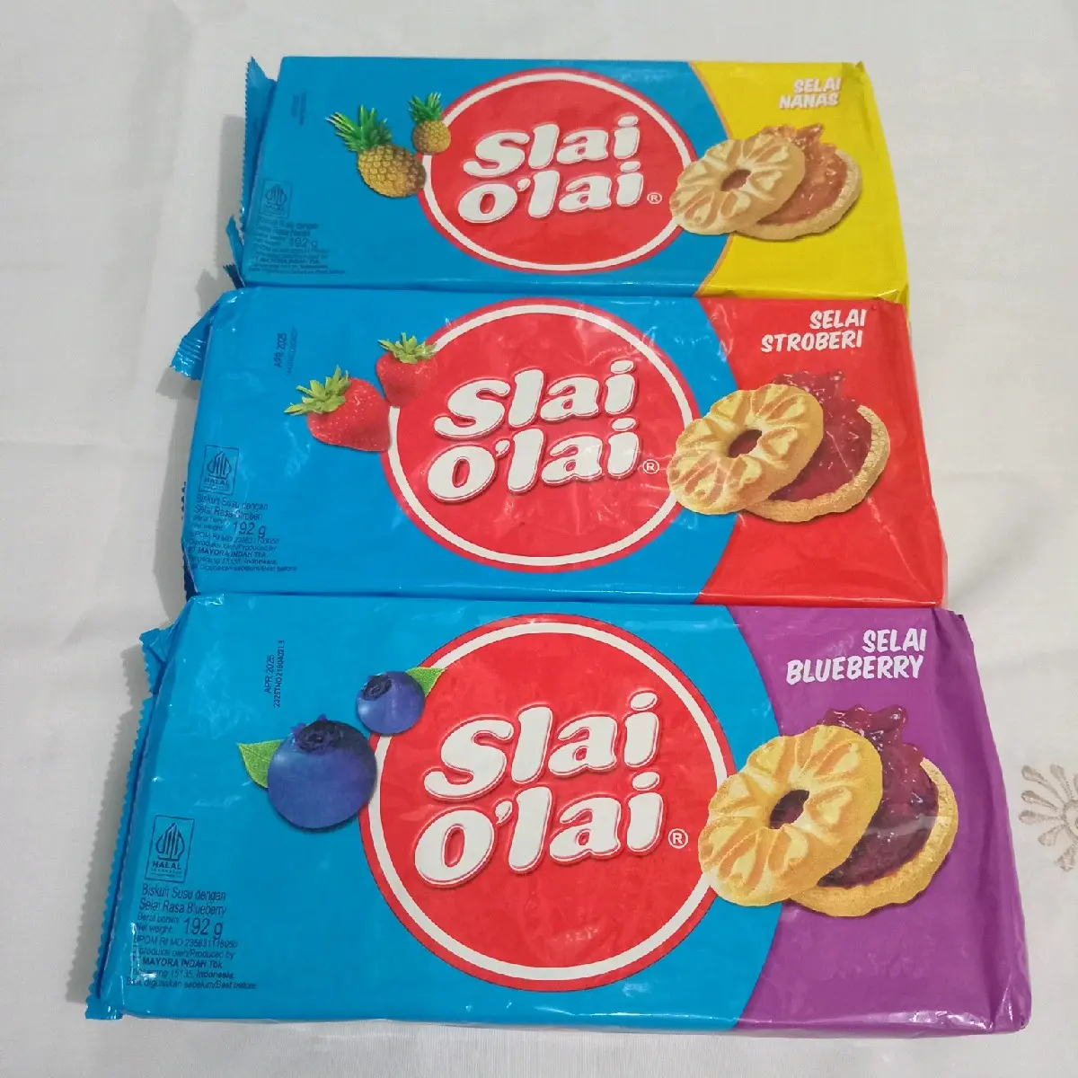 Paket 3pcs Slai Olai biskuit susu dengan selai nanas, stroberi, blueberi @ 192g Camilan Cookies